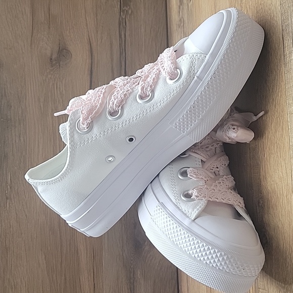 Converse platform Brand new in the box. - Picture 5 of 13